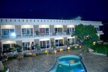 בית מלון כפרי Vow Resorts And Spa