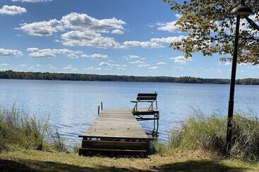 קוטג'' Two Bear Lodge On Lost Land Lake