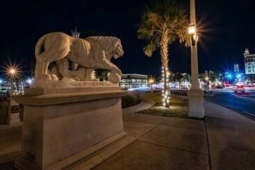 Vilano Cottage Unit B