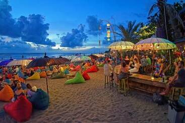 ホテル Villa Daun 3 Canggu By Premier Hospitality Asia
