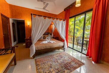 Отель Justa  Morjim Beach Resort And Spa