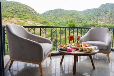 فندق Pushkara Resort And Spa