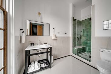 فندق The Emerald Boutique Stays