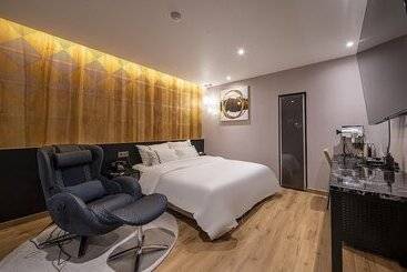 汽车旅馆 Chungju Hotel Fall