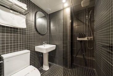 Hotel Seven Step