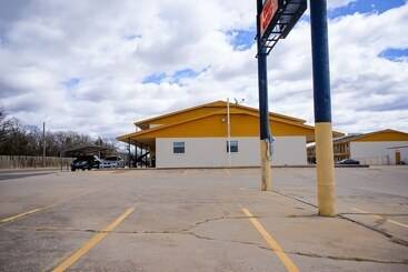 فندق على الطريق Oyo  Duncan, Ok  Hwy 81 Near Chisholm Casino