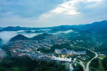 Отель Ramada By Wyndham Guangyuan Zengjiashan Resort