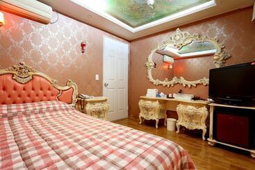 汽车旅馆 Chungju Well Park