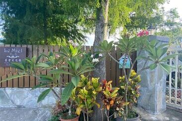 تختخواب و صبحانه Le Miel