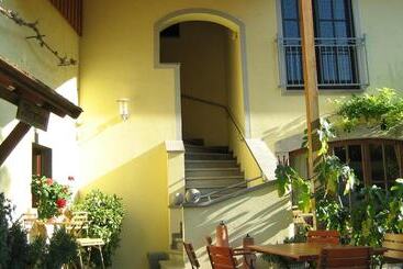 住宿加早餐 Winzerstube Familie Schilling