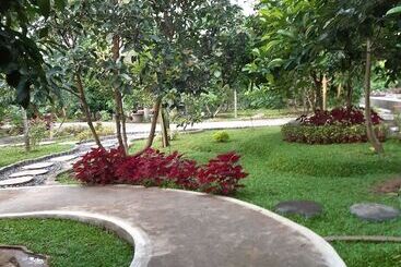 هتل Pesona Osing Resort By Ziri