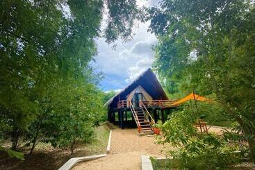 فندق Thamaravila Wilpattu Luxury Tented Villa