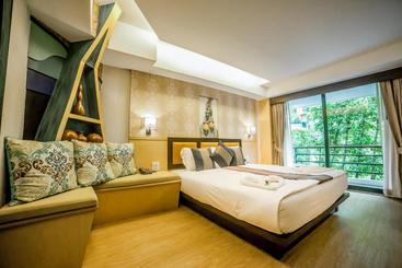 Phi Phi Nice Beach Hotel Hip