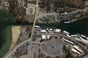 هتل Channel Watefront Cottages