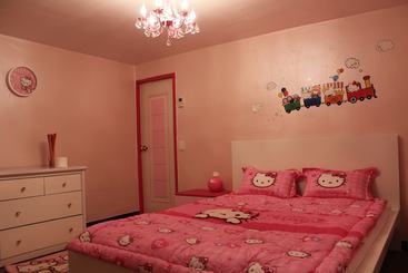 Dreamers Guesthouse Hostel