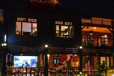 هتل The Manor