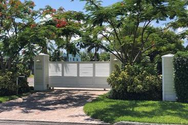 Huoneistohotelli Dolphin Cove