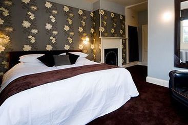هتل The Castle Inn