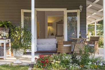تختخواب و صبحانه Abelia House