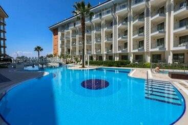 Ramada Hotel & Suites by Wyndham Kusadasi