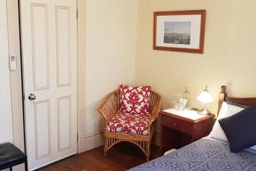 تختخواب و صبحانه Verona Guest House