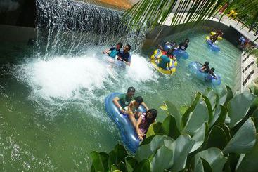 Отель Caribbean Bay Resort  Bukit Gambang Resort City