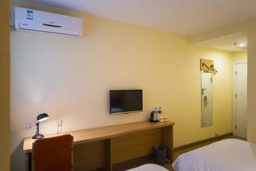 هتل Home Inn Huanghe Road