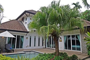 آپارتمانهای توریستها Suriya Som Villa