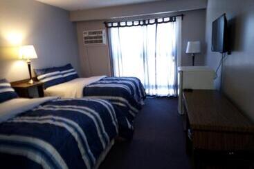 주택 Tobermory Inn & Suites