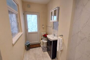 إقامة Ravensdale Villa  Ideal For Longer Stays In Kent