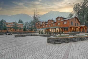 فندق Radisson Golf Resort Pahalgam