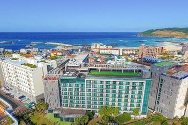 Hotel Ramada By Wyndham Jeju Hamdeok