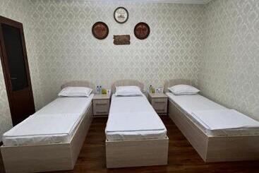 بنسيون Lazgo Castello