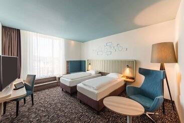 בית מלון כפרי Park Inn By Radisson Neumarkt