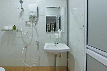 בית מלון כפרי Oyo 90626  Ezzyhome Johor Jaya