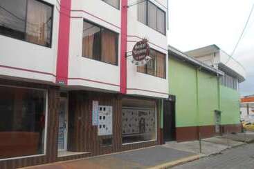 ペンション Hostal Cridmy