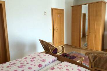 ユースホステル Weingut Lehnert Später