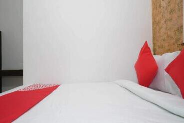 호텔 Oyo Flagship 81100  Sai Lodging