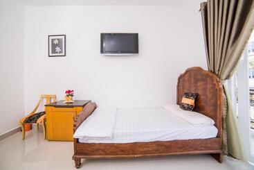 Hotelli Khách Sạn Bảo Quân Núi Sam