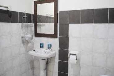 هتل Penzy Guest House