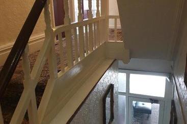هتل White Lodge Inn