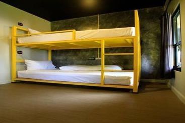 هتل Your Hostel