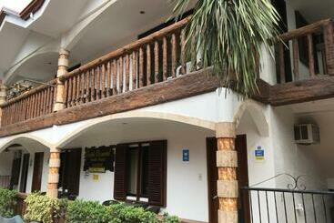 Schronisko Double Diamond Inn Guest House