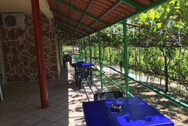 پانسیون Romeo’s Guest House 2