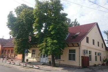 Bordany Hostel