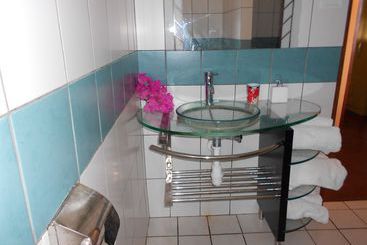 Westhill Bungalows & Diving