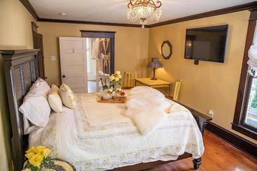 تختخواب و صبحانه Red Gate Inn