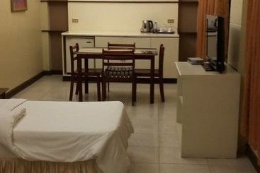 هتل Dumaguete Royal Suite Inn