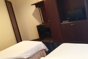 هتل Dumaguete Royal Suite Inn