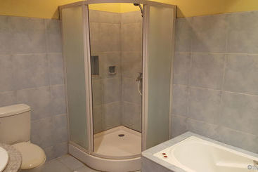 هتل Dumaguete Royal Suite Inn